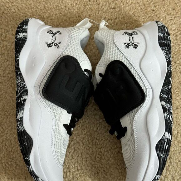 NWT Under Armour unisex-child Pre School Zone Basketball 2 Shoe Sz 5.5 - Picture 8 of 10